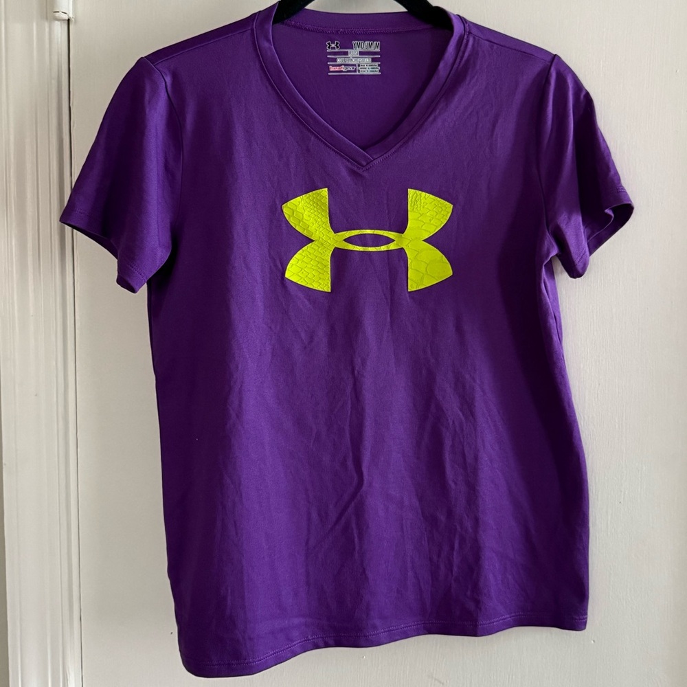 Under Armour Violet Tee with Neon Yellow Emblem Size Youth M